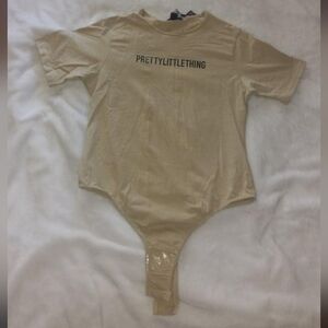 PRETTYLITTLETHING OATMEAL SHORT-SLEEVE BODY SUIT. PLUS SIZE WOMENS 12.